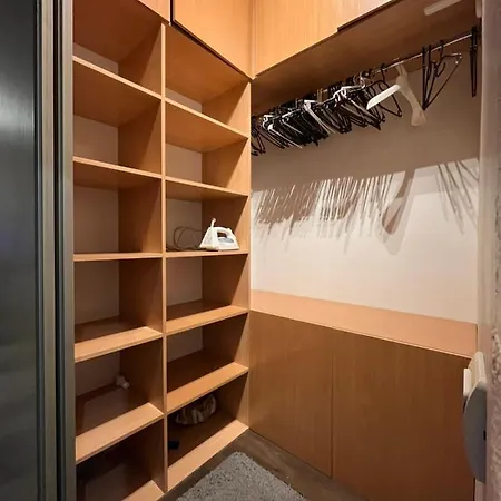 Kingsize Bed Self Check In & Smart Tv And Free Parking דירה