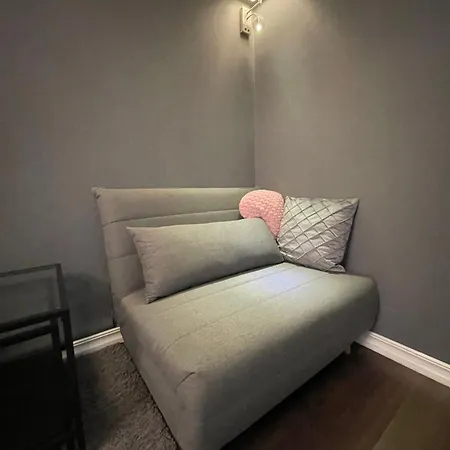 Kingsize Bed Self Check In & Smart Tv And Free Parking 아파트 리가