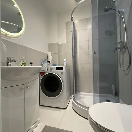 Kingsize Bed Self Check In & Smart Tv And Free Parking Riga