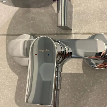 Kingsize Bed Self Check In & Smart Tv And Free Parking Apartment *