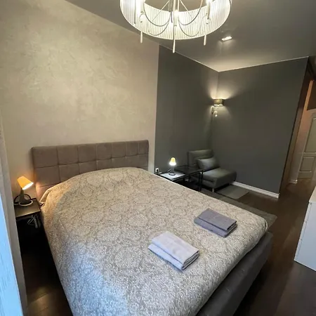 Kingsize Bed Self Check In & Smart Tv 아파트