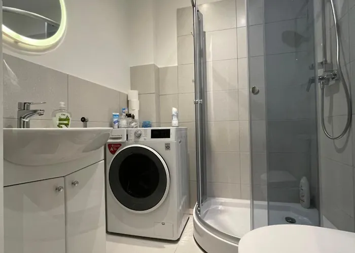 Kingsize Bed Self Check In & Smart Tv And Free Parking Riga